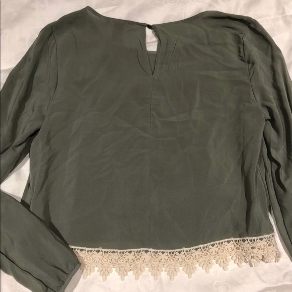 Matte green flowy top! - Picture 2 of 4